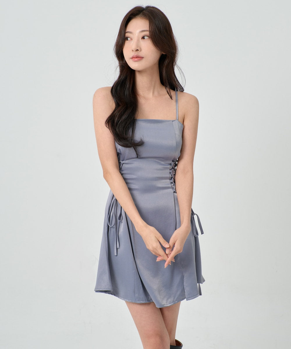 Adriana – Iskusite seksi glamur i samouvjerenost s ovom mini haljinom!