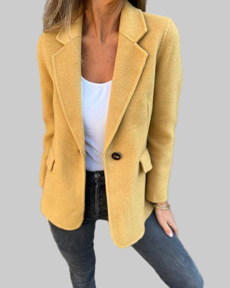 Aleksandra – blazer koji ističe vašu prirodnu ljepotu i donosi toplinu sa stilom