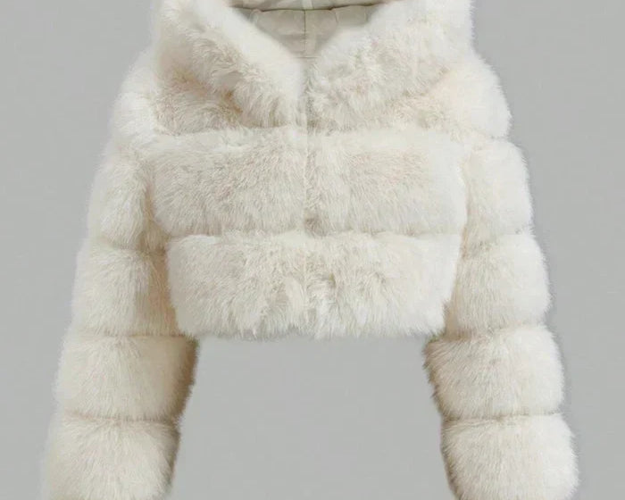 Ajla – kaput od umjetnog krzna za žene koje biraju stil i etiku