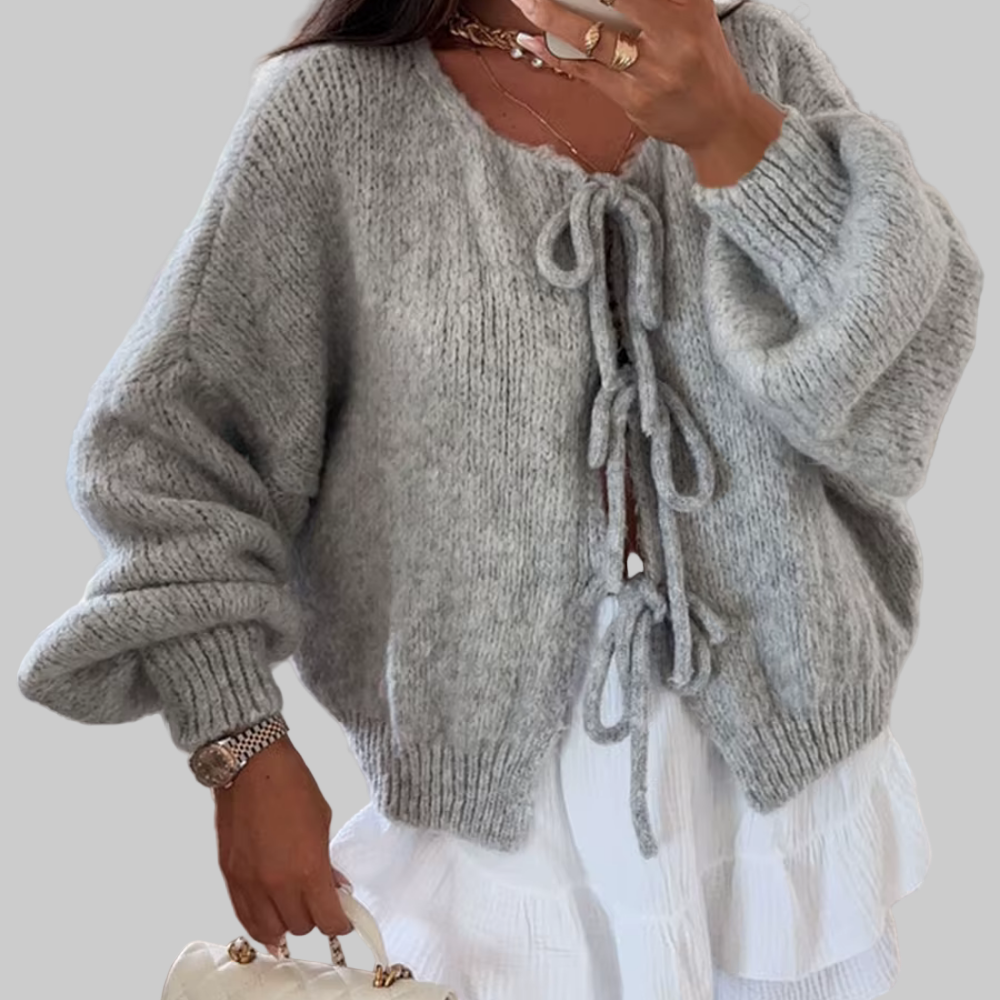 Amali – pletena jakna s mašnama za ženstveni, moderni izgled