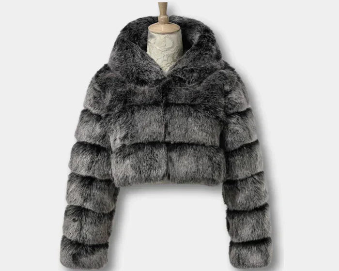 Ajla – kaput od umjetnog krzna za žene koje biraju stil i etiku