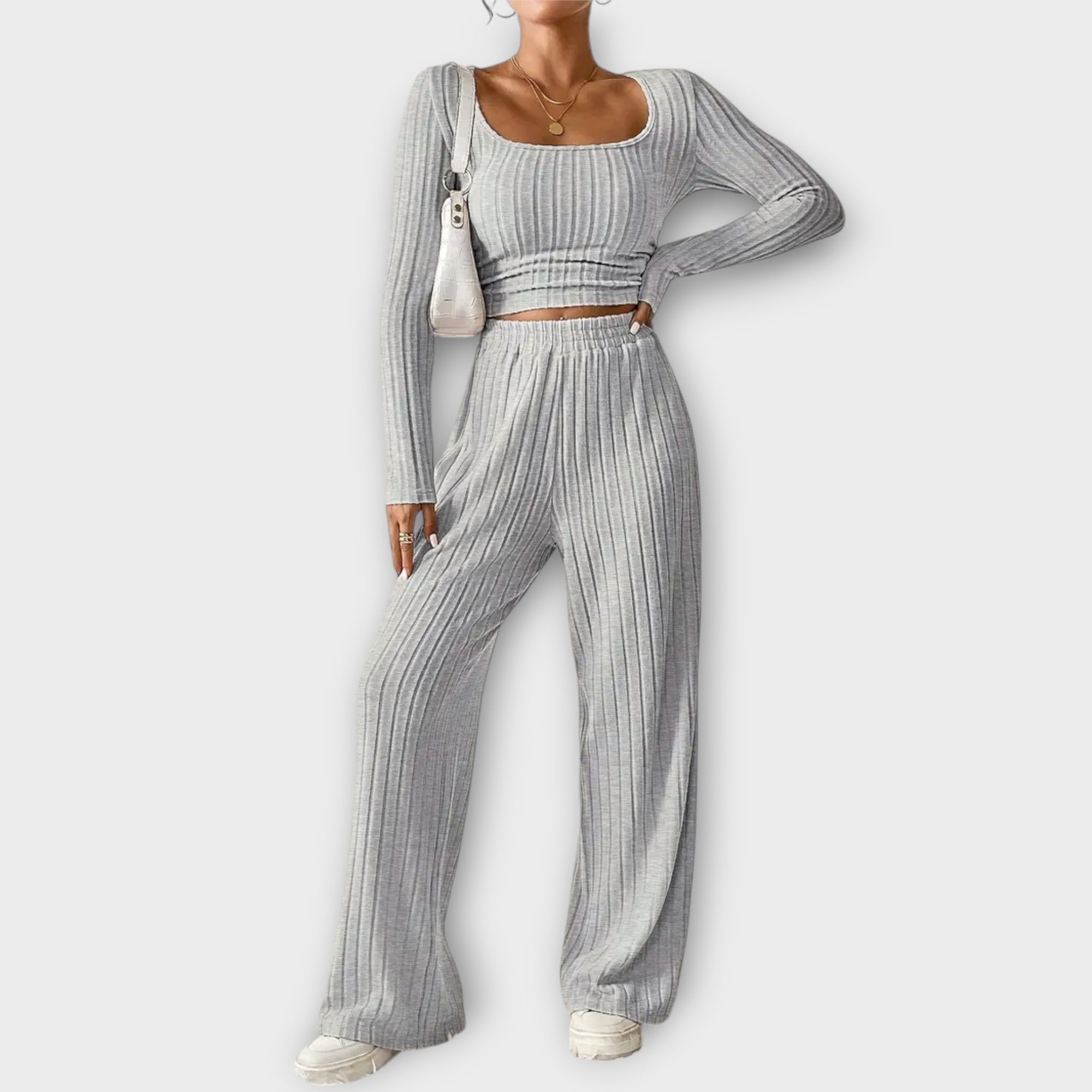 4 – Elegantni rebrasti set za stil i udobnost u hladnim danima