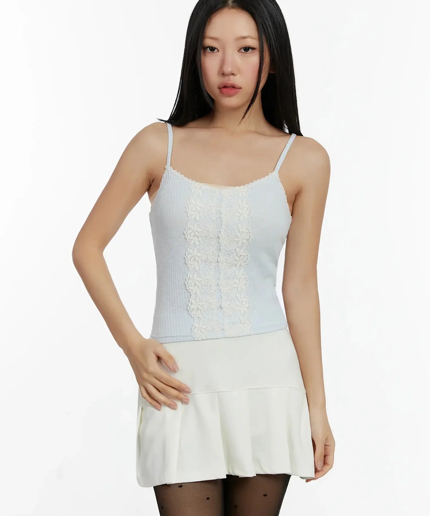 Ariana – Romantičan i ženstveni top bez rukava s čipkom!