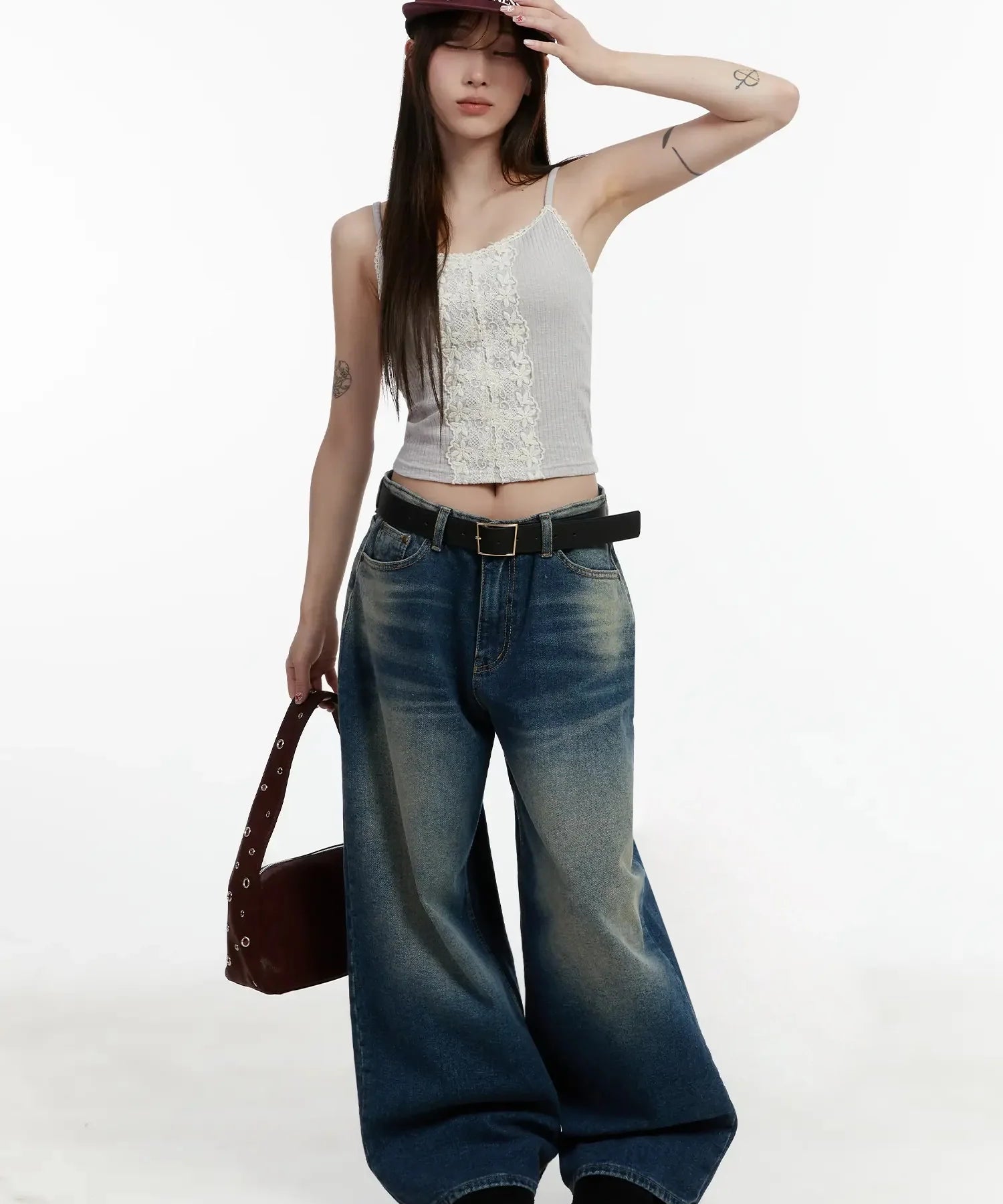 Ariana – Romantičan i ženstveni top bez rukava s čipkom!