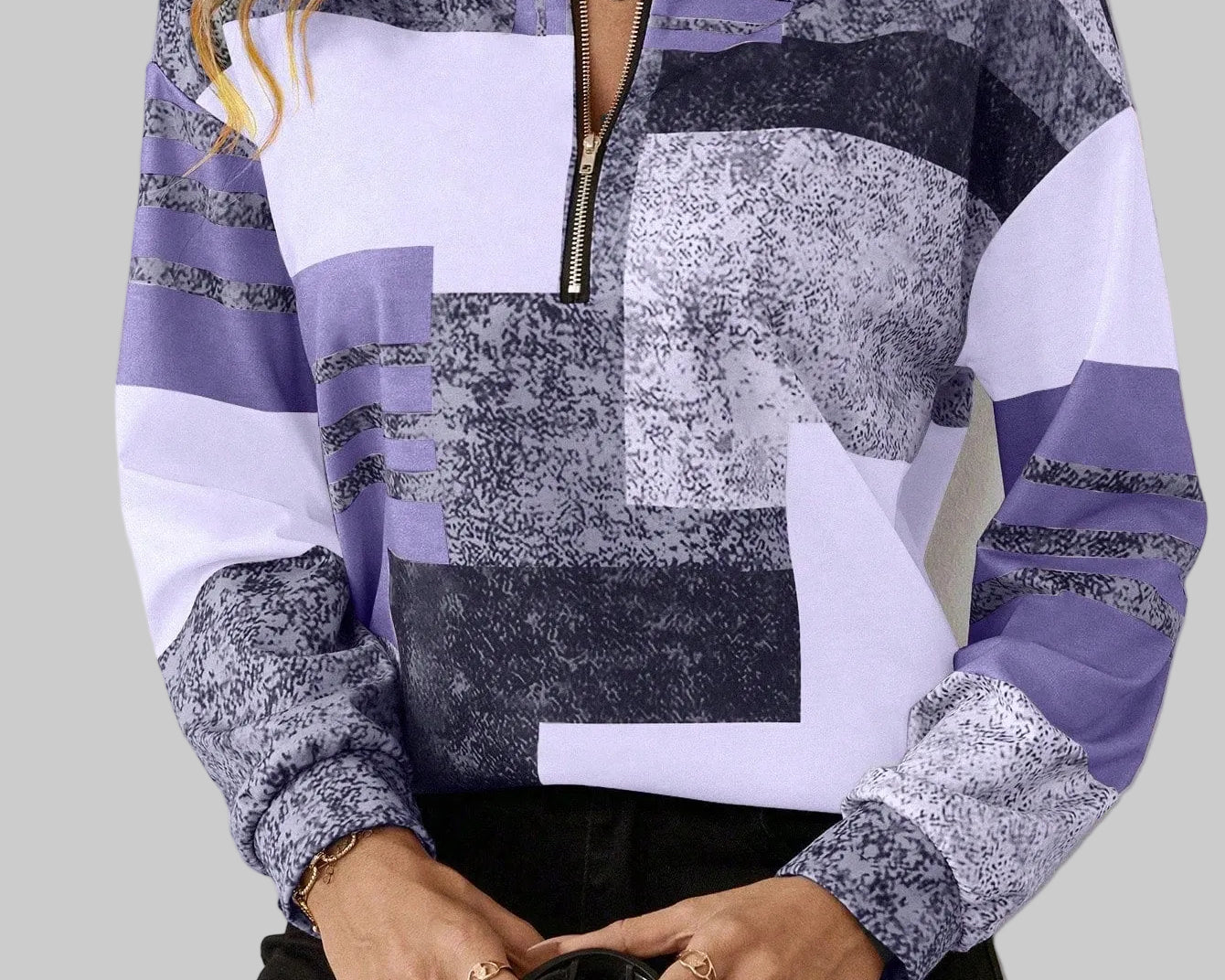 Alenka – moderna grafička majica s elegantnim zaokretom