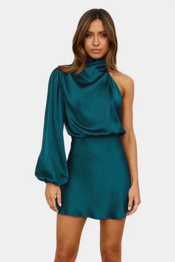 25 – Satenaste mini haljine na jedno rame s elegantnim drapiranjem