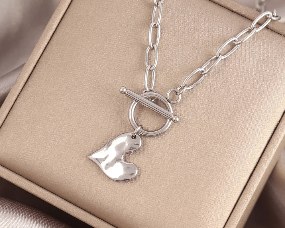 Bernarda - Ogrlica s Teksturiranim Srcem