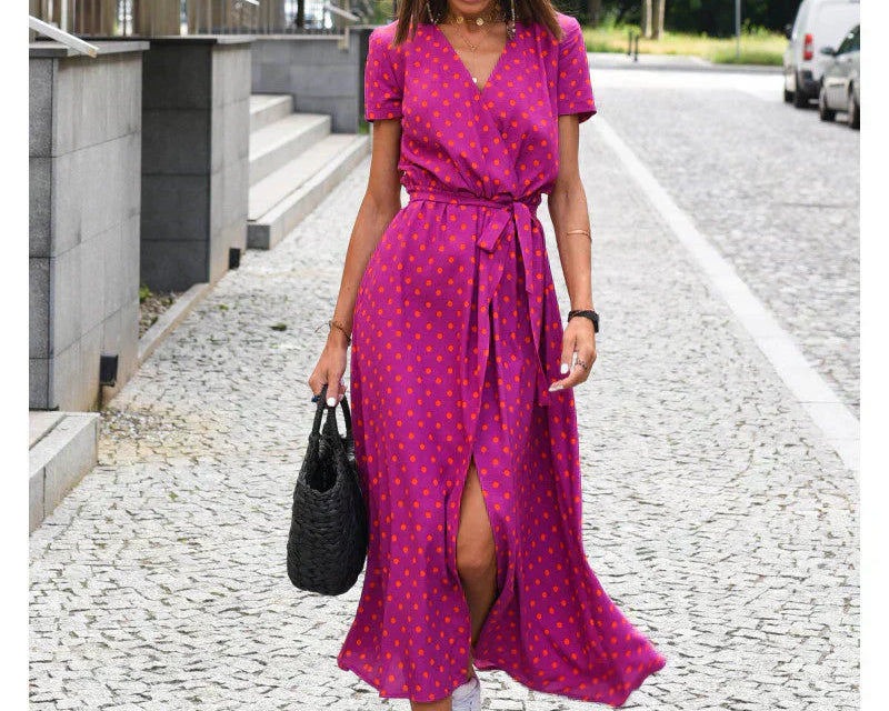 Jela - Elegantna haljina s V-izrezom koja savršeno oblikuje figuru