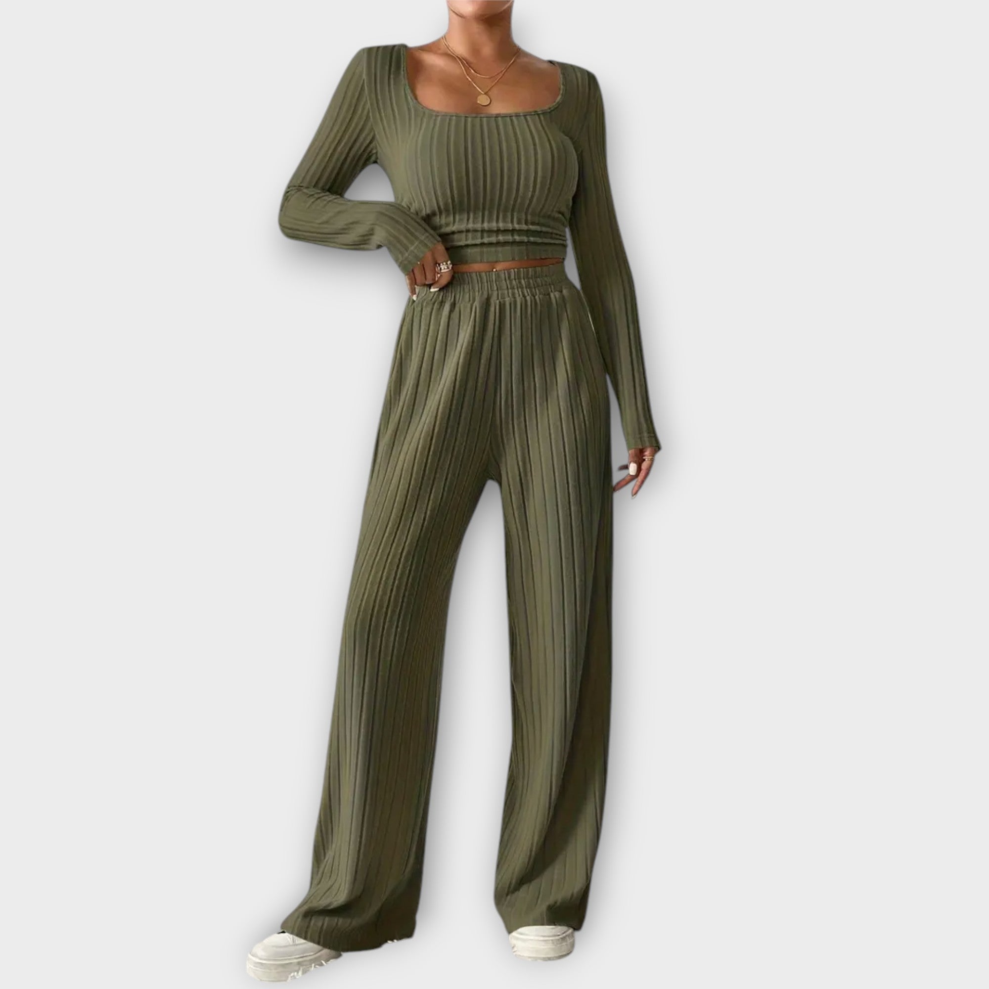 4 – Elegantni rebrasti set za stil i udobnost u hladnim danima