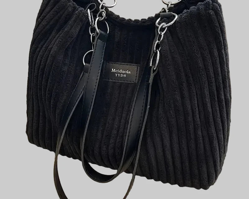 Amalia – baršunasta lančana torba za stil i udobnost svaki dan