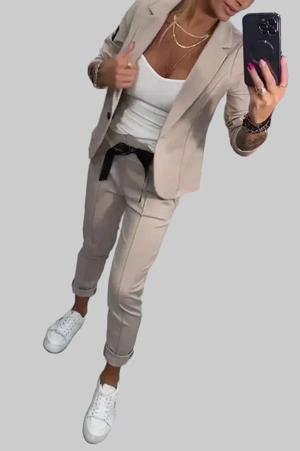 53 – Stylish set sakoa i jogger hlača za elegantnu udobnost