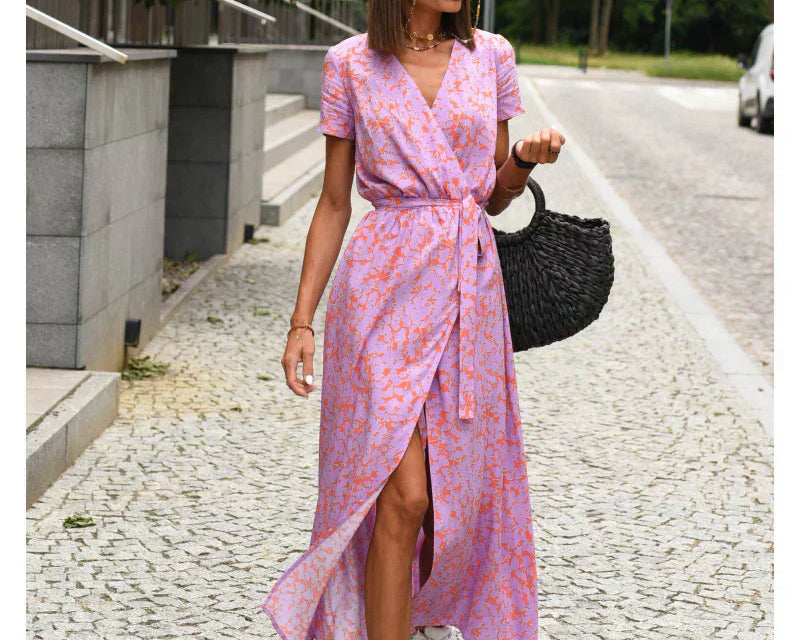 Jela - Elegantna haljina s V-izrezom koja savršeno oblikuje figuru