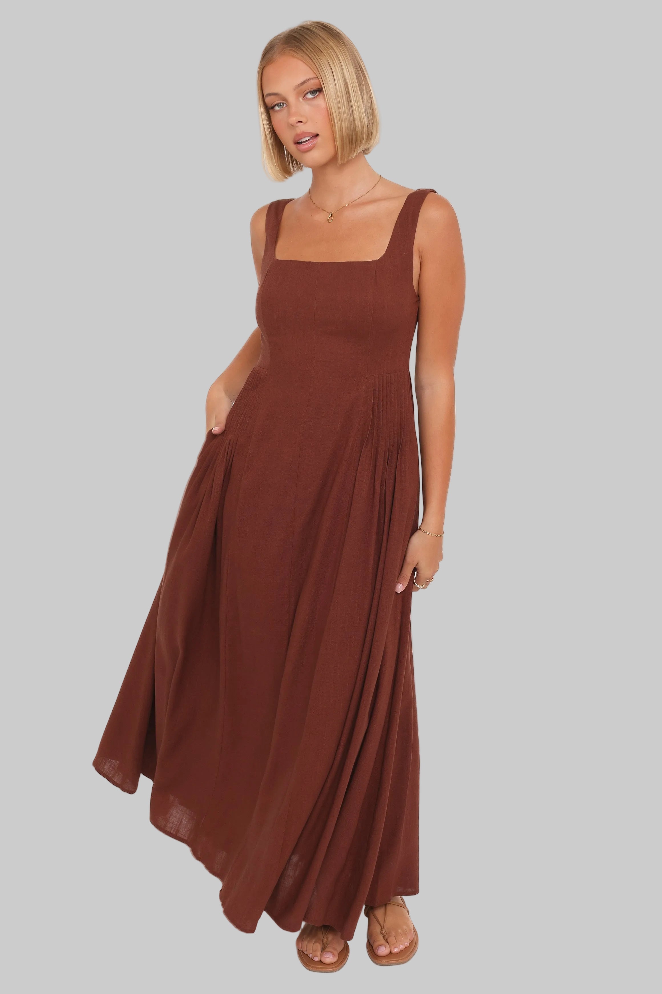 148 - Elegantna smeđa maxi haljina